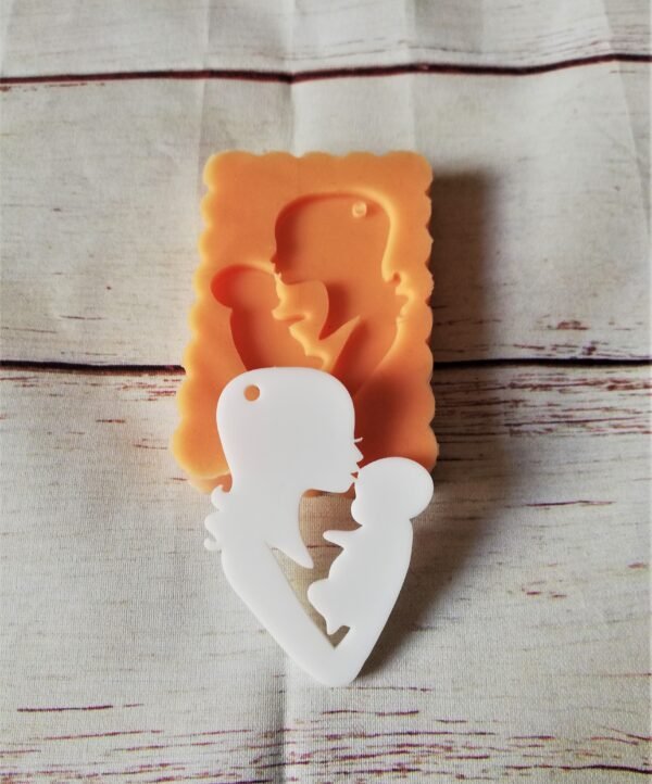Stampo Mamma e figlio nascita 4cm in silicone per creazioni in resina, gesso, sapone, cera e paste polimeriche - immagine 4