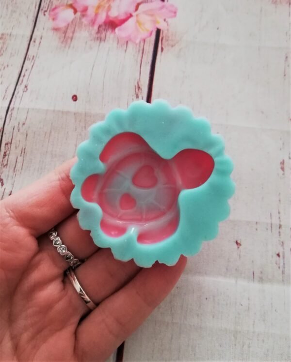 Stampo in silicone Tartaruga con cuoricini per creazioni in resina e fimo - immagine 6