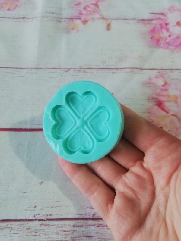 Stampo in silicone Quadrifoglio con texture per creazioni in resina e fimo - immagine 11
