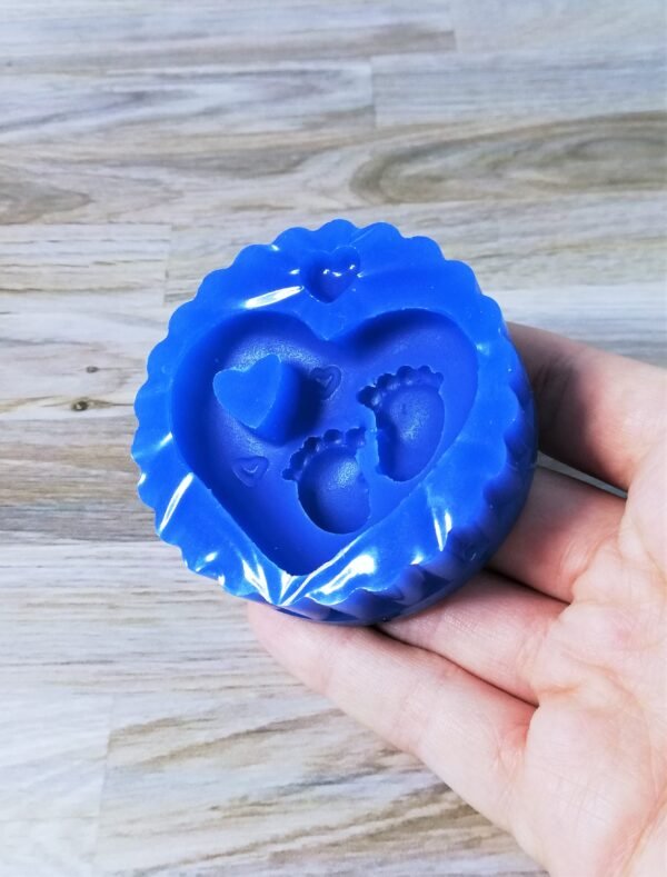Stampo in silicone Cuore con Piedini neonato per creazioni in resina, fimo e gesso - immagine 3