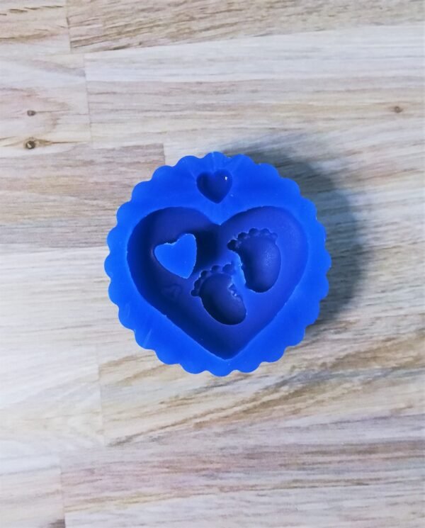 Stampo in silicone Cuore con Piedini neonato per creazioni in resina, fimo e gesso - immagine 4